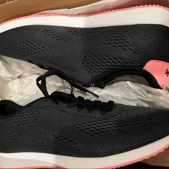 NEW Reebok, size 10 - Picture 2 of 4